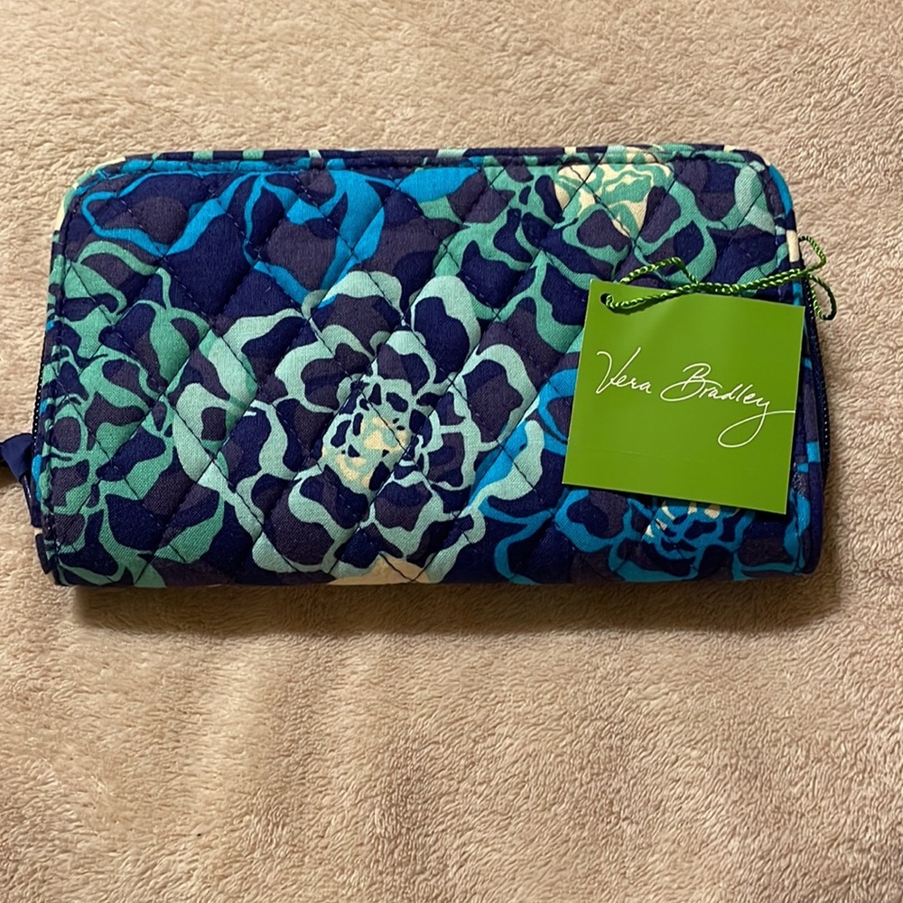 Vera Bradley Accordion Wallet. - Picture 6 of 7